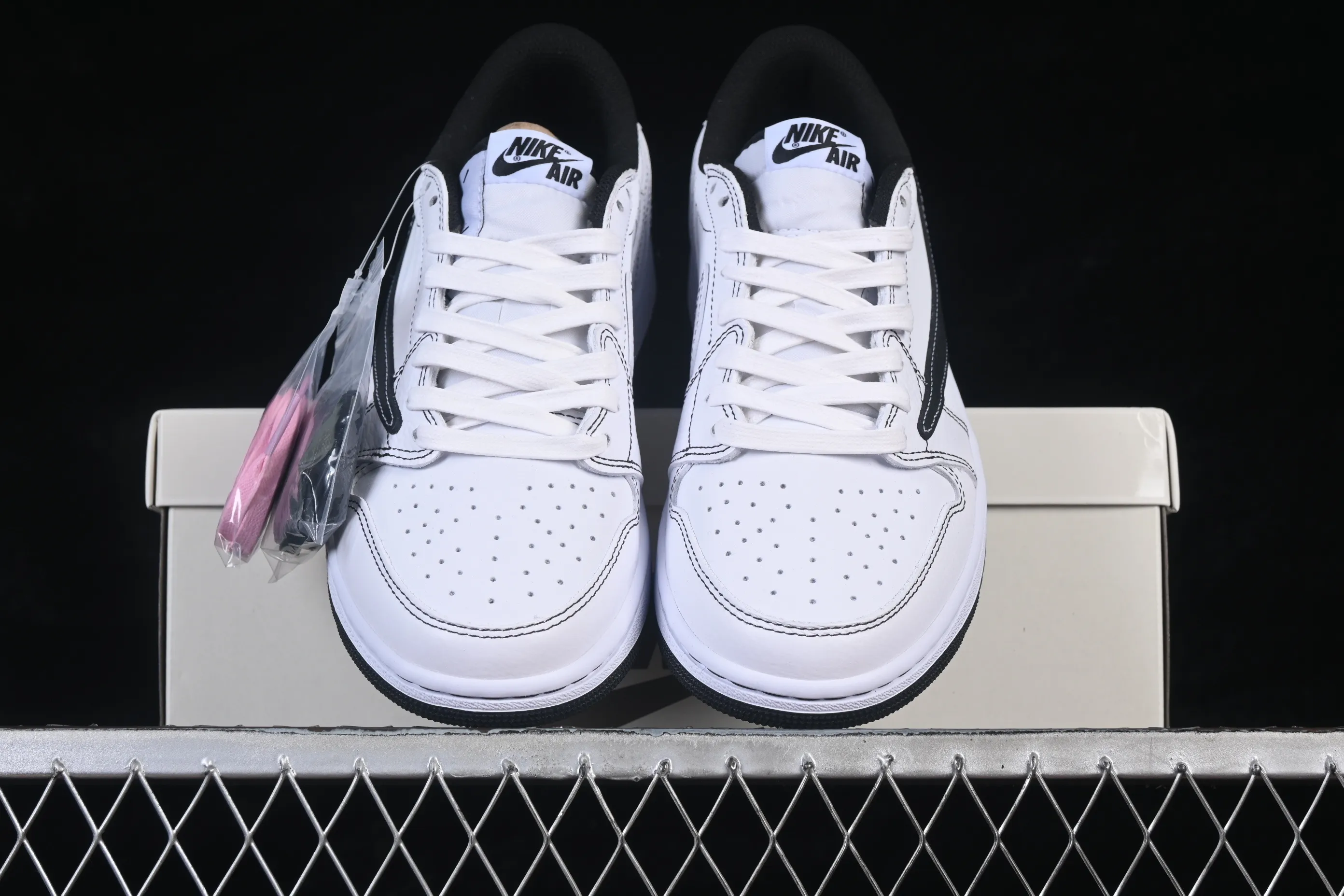 All Categories Air Jordan Jordan Series Basketball Shoes Air Jordan 1 Low Travis Scott x Air Jordan 1 Low OG AJ1 Joe 1 Joint Overhead XZ6868-002